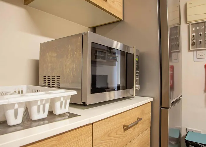 Spacious, Modern 3 Bedroom -