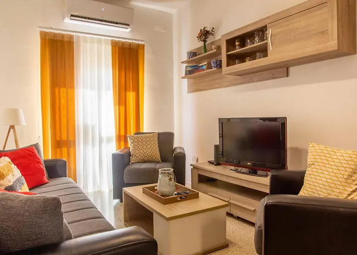 Daire Spacious, Modern 3 Bedroom - *