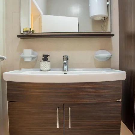 Spacious, Modern 3 Bedroom -