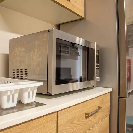 Spacious, Modern 3 Bedroom -