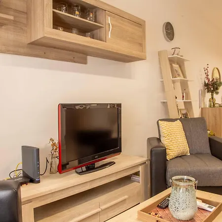 Spacious, Modern 3 Bedroom - *