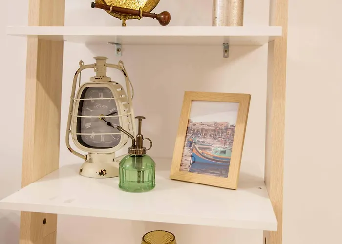 Spacious, Modern 3 Bedroom - Apartment