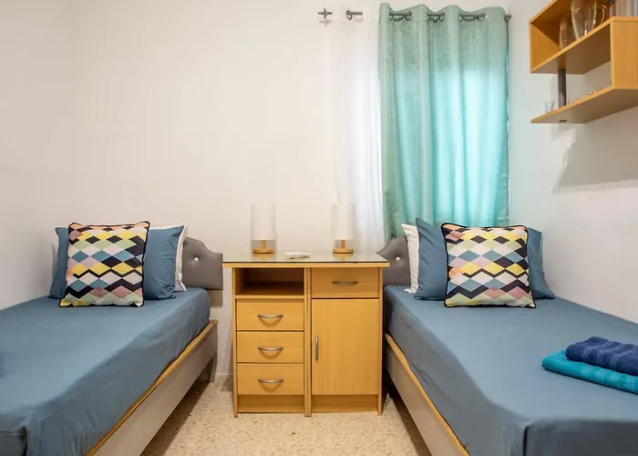 Spacious, Modern 3 Bedroom - Apartment *